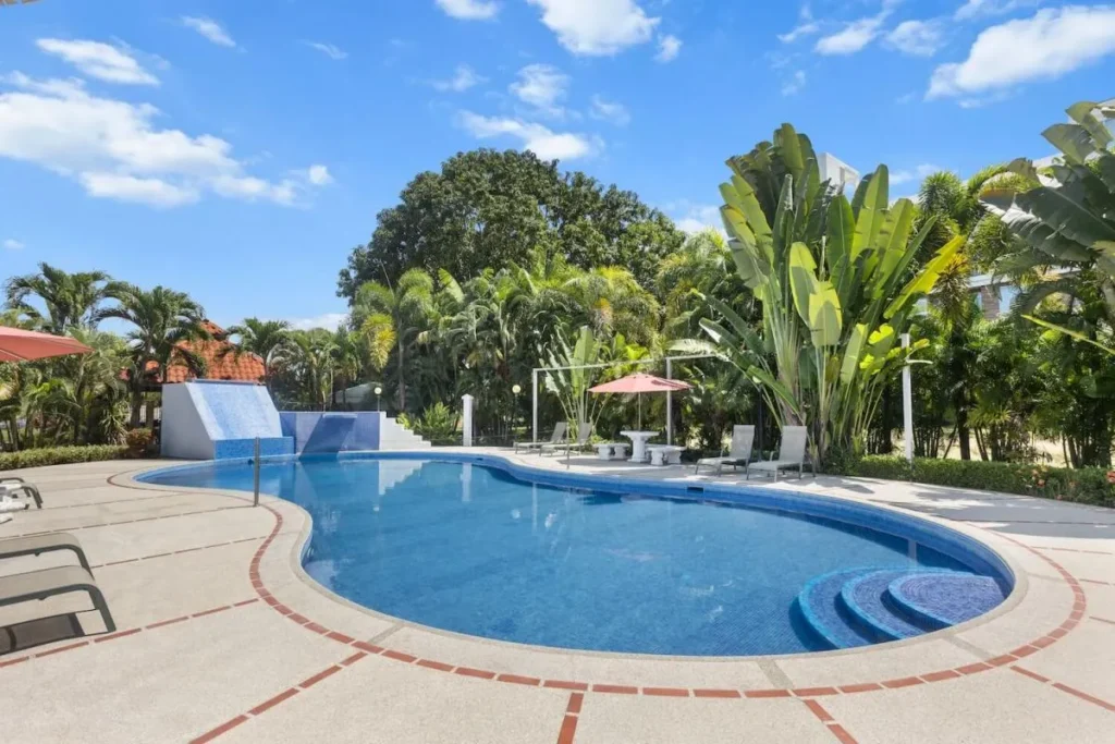 Blue Macaw, a 13-bedroom villa in Jaco