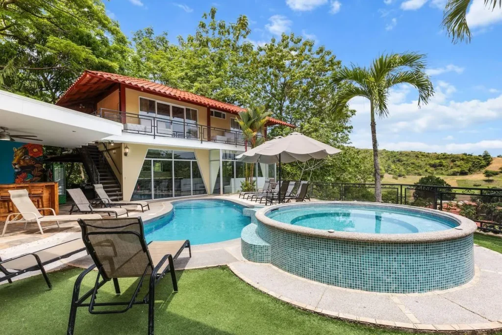 Villa los Amigos, a 10-bedroom villa in Jaco