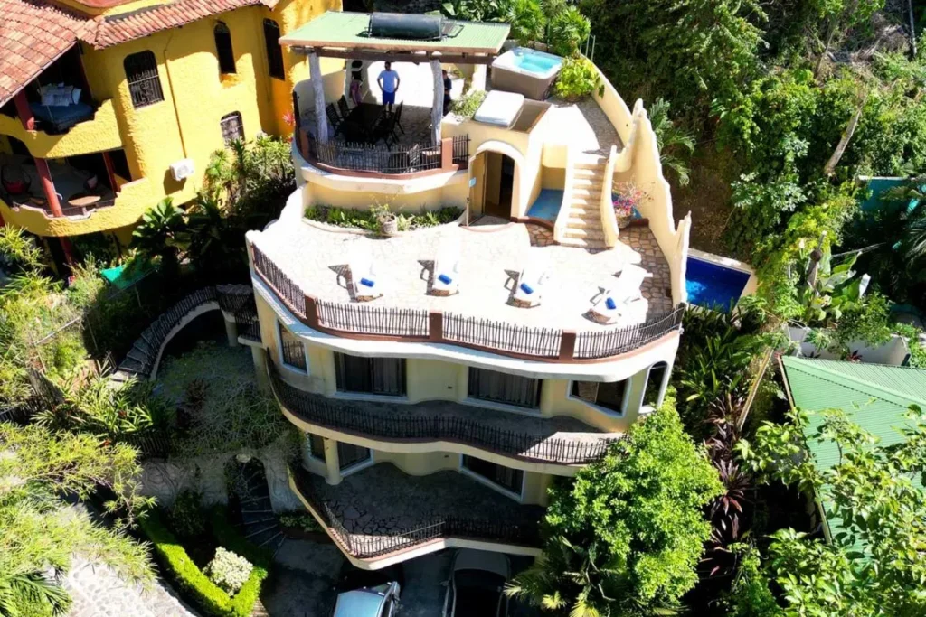 Casa Ginger, a 4-bedroom villa in Jaco