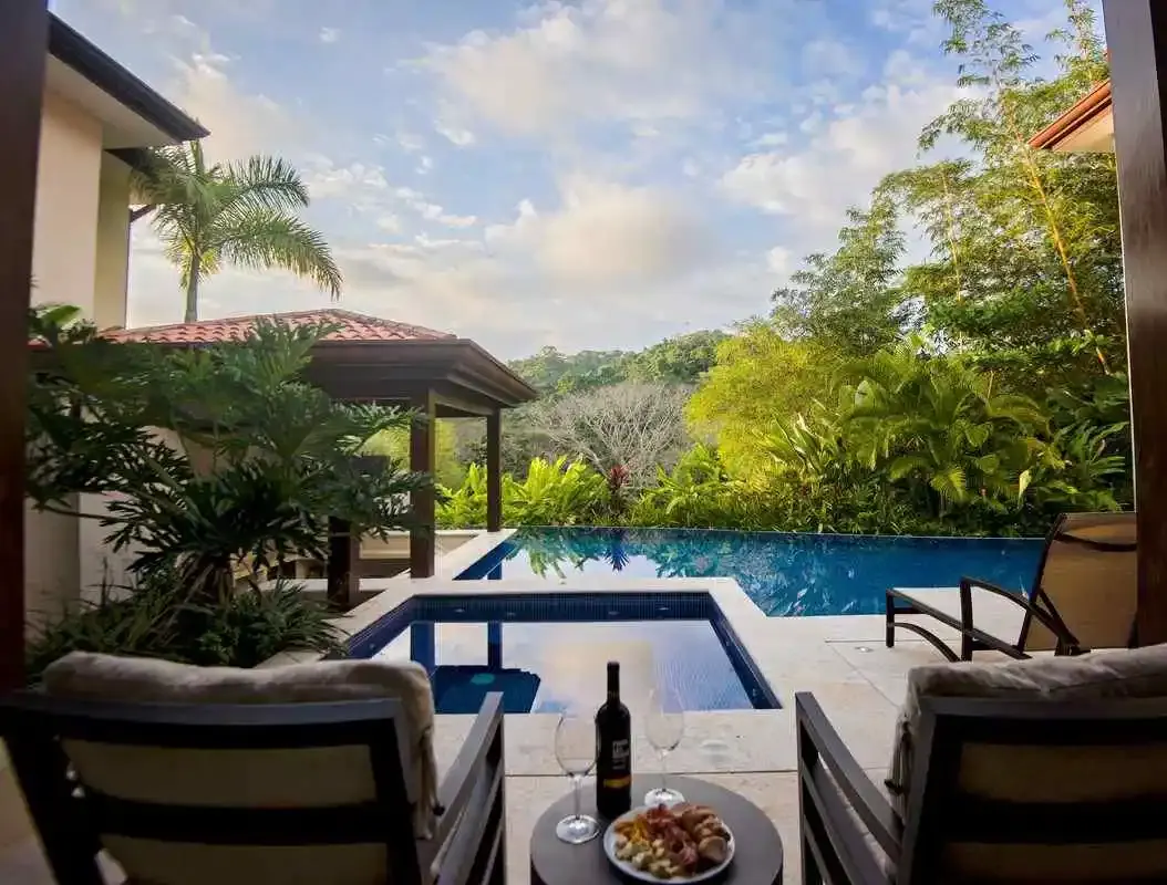 A villa for the whole crew for a Jaco fishing vacation