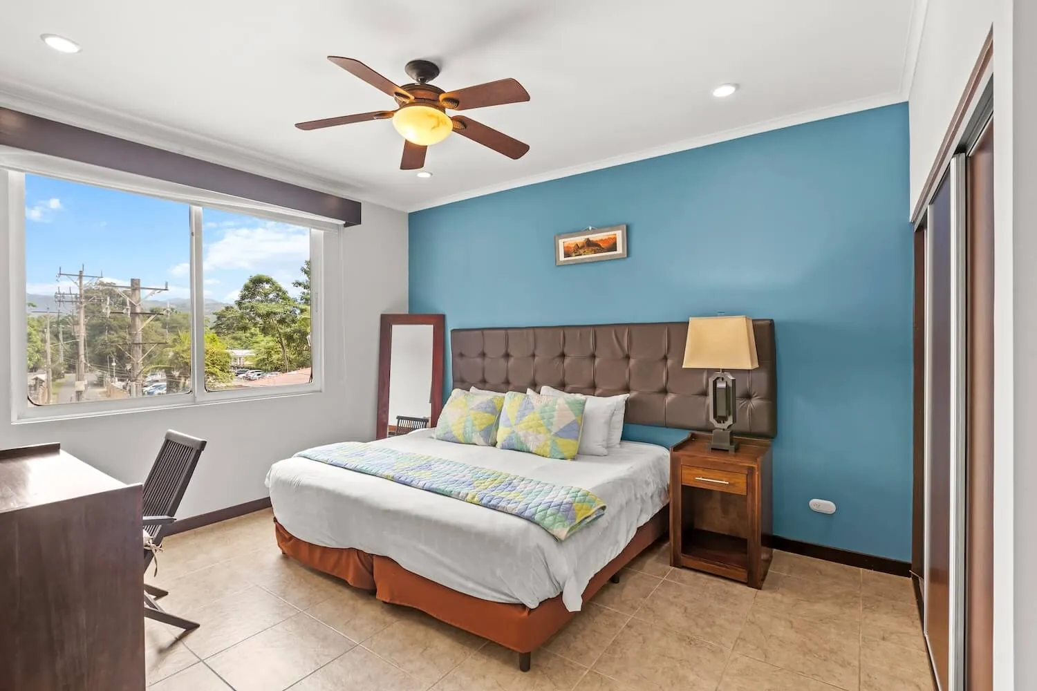Second king bedroom at The Palms 304