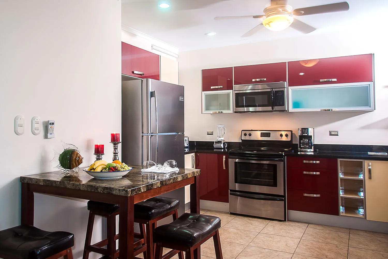 Kitchen and breakfast table at The Palms 704
