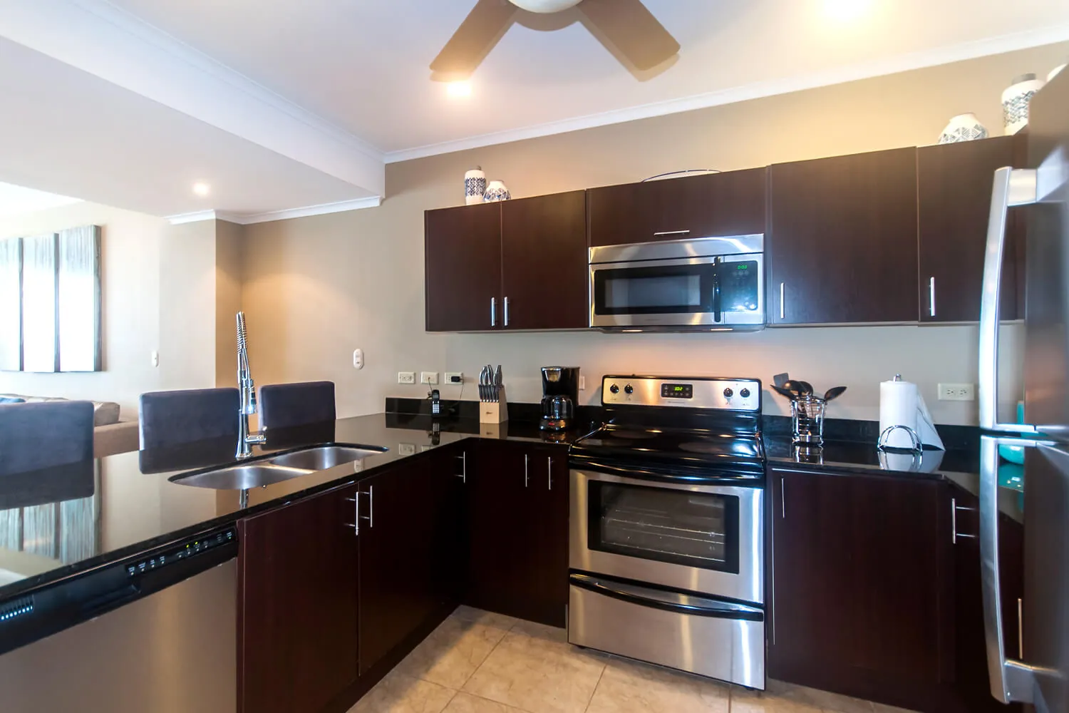 Fully equipped kitchen with breakfast bar at The Palms 902