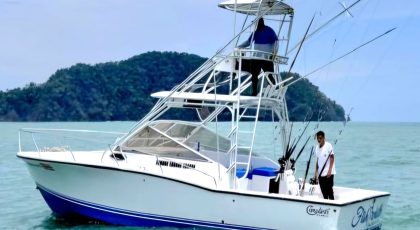 32-carolina-classic-fishing-charter-Jaco-VIP-Vacations-Costa-Rica