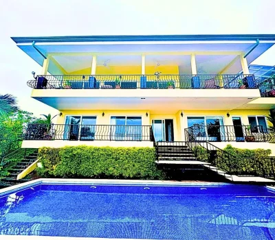 Back facade view of Casa Miramar in Hermosa Beach, Puntarenas